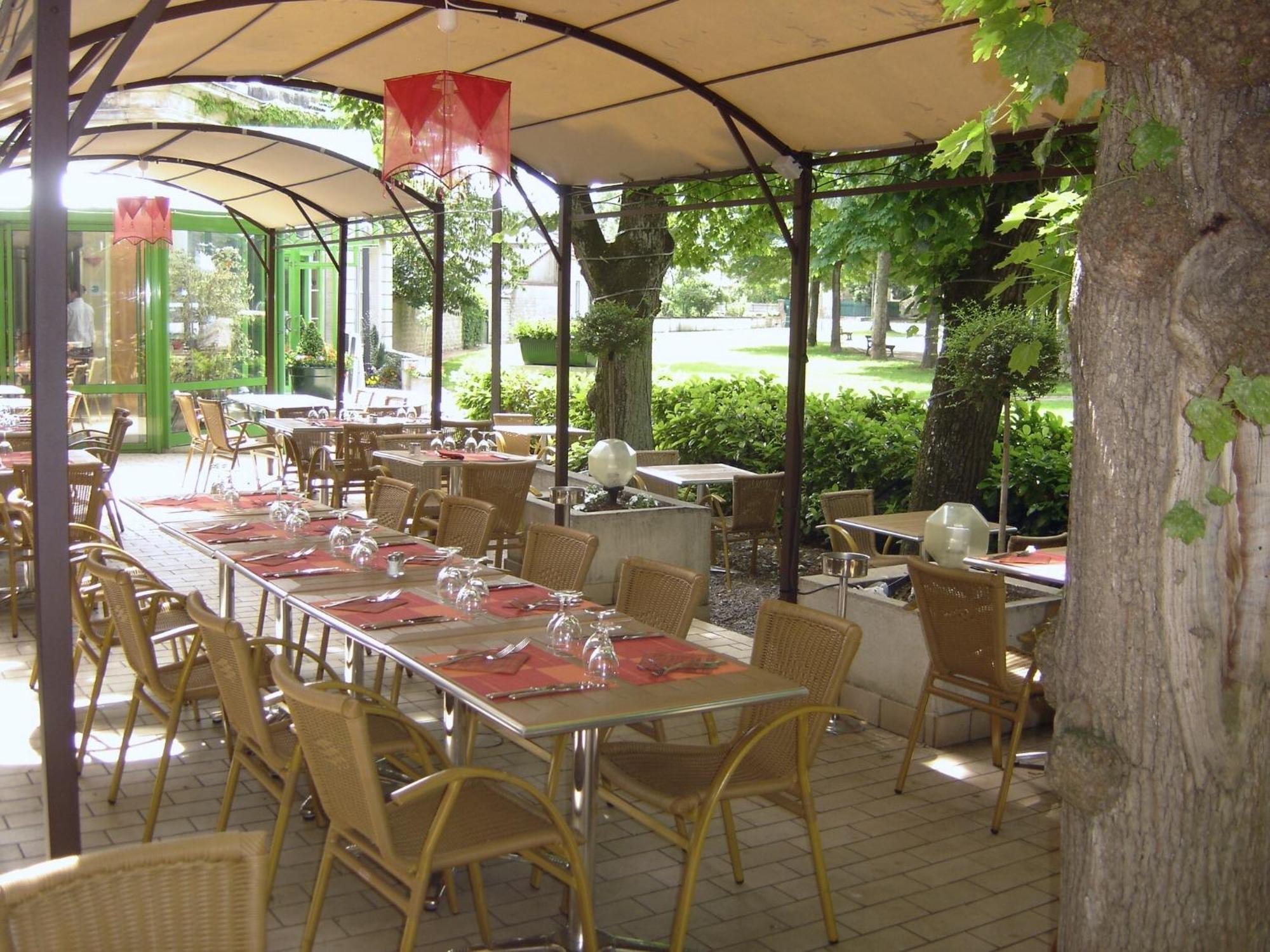 Hotel Restaurant Du Parc De La Colombiere ديجون المظهر الخارجي الصورة